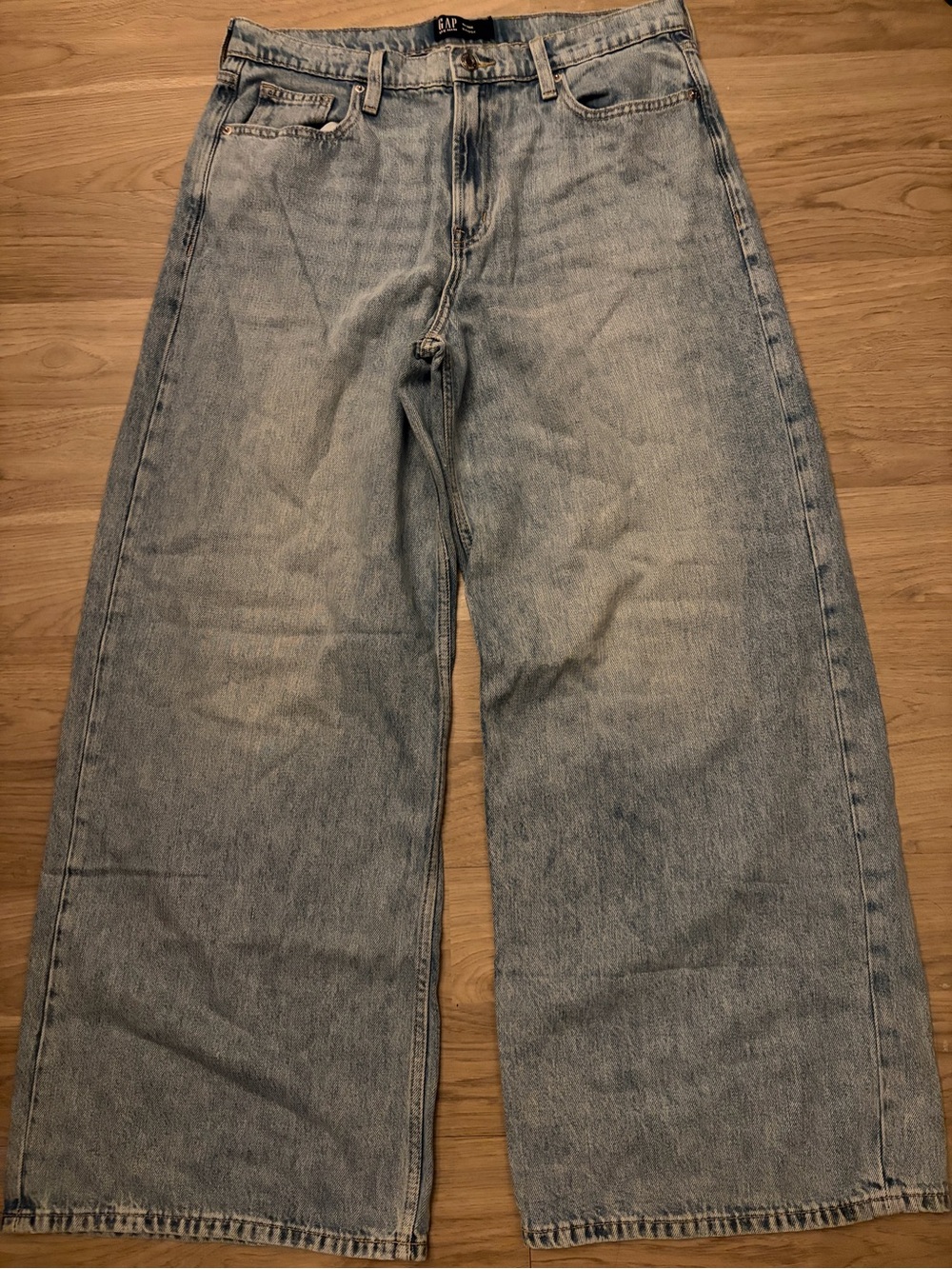 GAP Women’s Light Wash Relaxed Wide-Leg Jeans